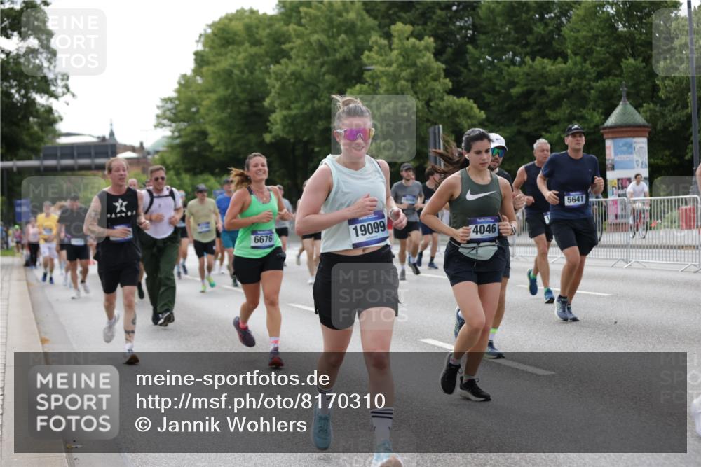 29.06.2025 - hella hamburg halbmarathon Jannik Wohlers http://msf.ph/oto/8170310 29.06.2025 10:21:30 Lombardsbrücke 1158, 1191, 1250, 1294, 1668, 1958, 1963, 2172, 2315, 2353, 2529, 2744, 3606, 3768, 3995, 4046, 4289, 4375, 4376, 5641, 6475, 6676, 6805, 6881, 7075, 7162, 7672, 8715, 8860, 8959, 9002, 9062, 9326, 9327, 9635, 9807, 10019, 10125, 10167, 10210, 10710, 10787, 11424, 11425, 12894, 13477, 13604, 14055, 14059, 14168, 14180, 15104, 15324, 15635, 16143, 16161, 16762, 16781, 16796, 17903, 17932, 17944, 18439, 19008, 19099 meine-sportfotos.de