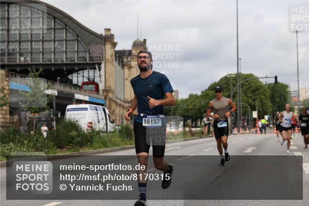 29.06.2025 - hella hamburg halbmarathon Yannick Fuchs http://msf.ph/oto/8170315 29.06.2025 10:24:23 20KM 2021, 2075, 2180, 3043, 6781, 7231, 7349, 8975, 9137, 10156, 10171, 10790, 12287, 12337, 13374, 13838, 14164, 14395, 15880, 16118, 16157, 18699, 18737, 18874, 19142, 19194, 19203, 19204 meine-sportfotos.de