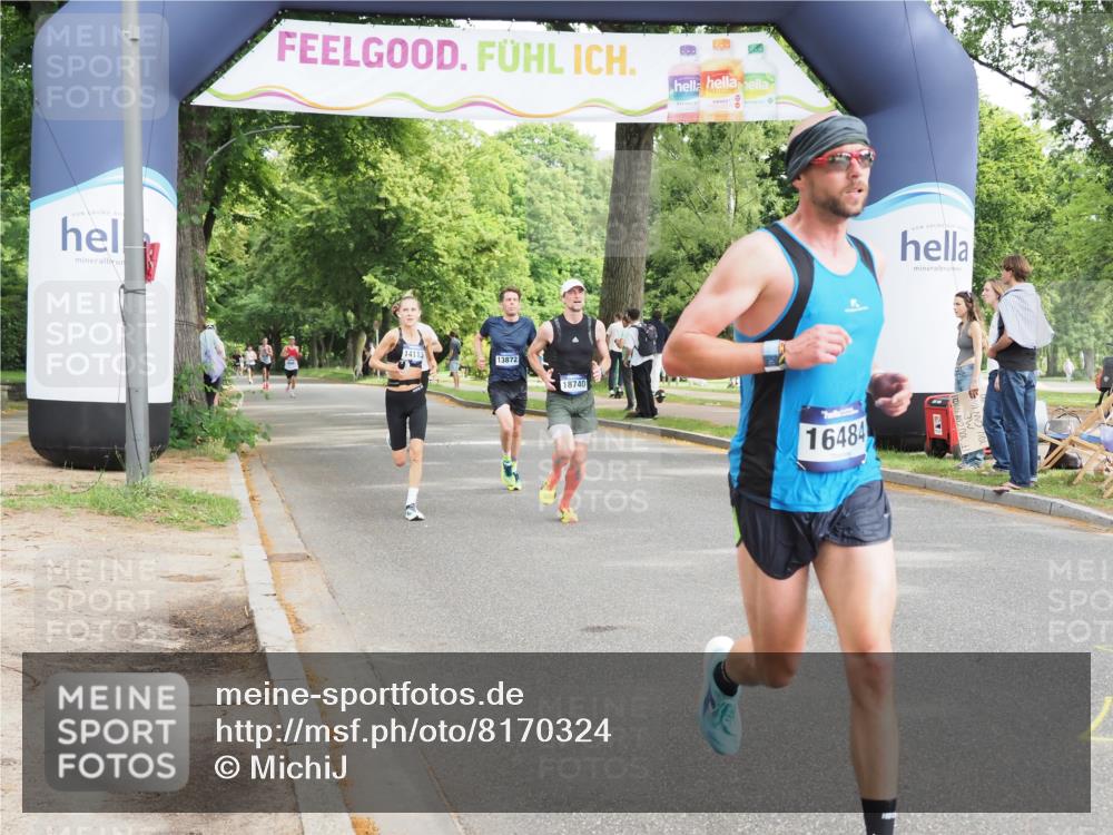 29.06.2025 - hella hamburg halbmarathon MichiJ http://msf.ph/oto/8170324 29.06.2025 10:15:00 Zwischen KM18-KM19 16484, 18695, 18740 meine-sportfotos.de