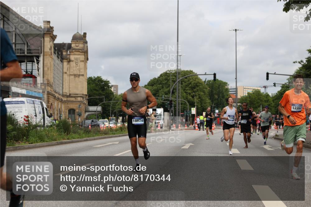 29.06.2025 - hella hamburg halbmarathon Yannick Fuchs http://msf.ph/oto/8170344 29.06.2025 10:24:23 20KM 2021, 2075, 2180, 3043, 6781, 7231, 7349, 8975, 9137, 10156, 10171, 10790, 12287, 12337, 13374, 13838, 14164, 14395, 15880, 16118, 16157, 18699, 18737, 18874, 19142, 19194, 19203, 19204 meine-sportfotos.de