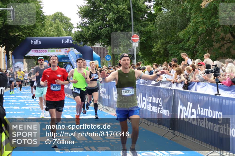 29.06.2025 - hella hamburg halbmarathon Zöllner http://msf.ph/oto/8170346 29.06.2025 10:36:08 Ziel 2399, 6032, 9313, 10477, 12168, 12488, 13419, 14875, 17217, 18156, 18259, 18600 meine-sportfotos.de