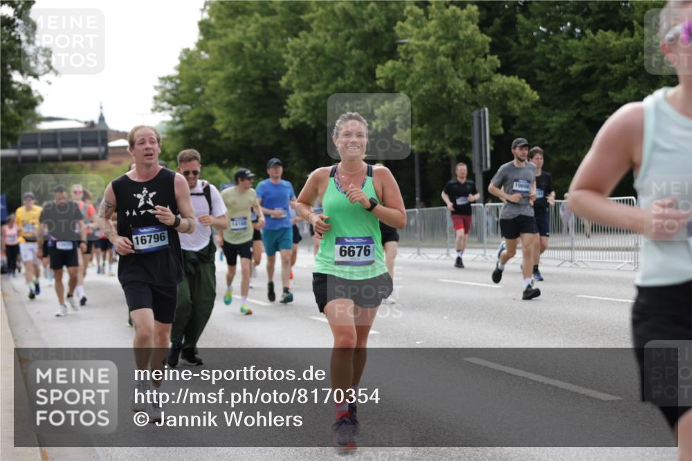 29.06.2025 - hella hamburg halbmarathon Jannik Wohlers http://msf.ph/oto/8170354 29.06.2025 10:21:31 Lombardsbrücke 1158, 1191, 1250, 1294, 1668, 1958, 1963, 2172, 2315, 2353, 2529, 2744, 3606, 3768, 3995, 4046, 4289, 5641, 6475, 6676, 6805, 6881, 7075, 7162, 7672, 8431, 8715, 8860, 8959, 9002, 9062, 9326, 9327, 9635, 9788, 9807, 10019, 10125, 10167, 10210, 10710, 10787, 11424, 11425, 12894, 13477, 13604, 14055, 14059, 14168, 14180, 15104, 15324, 15635, 16143, 16161, 16762, 16781, 16796, 17416, 17903, 17932, 17944, 18439, 19008, 19099 meine-sportfotos.de