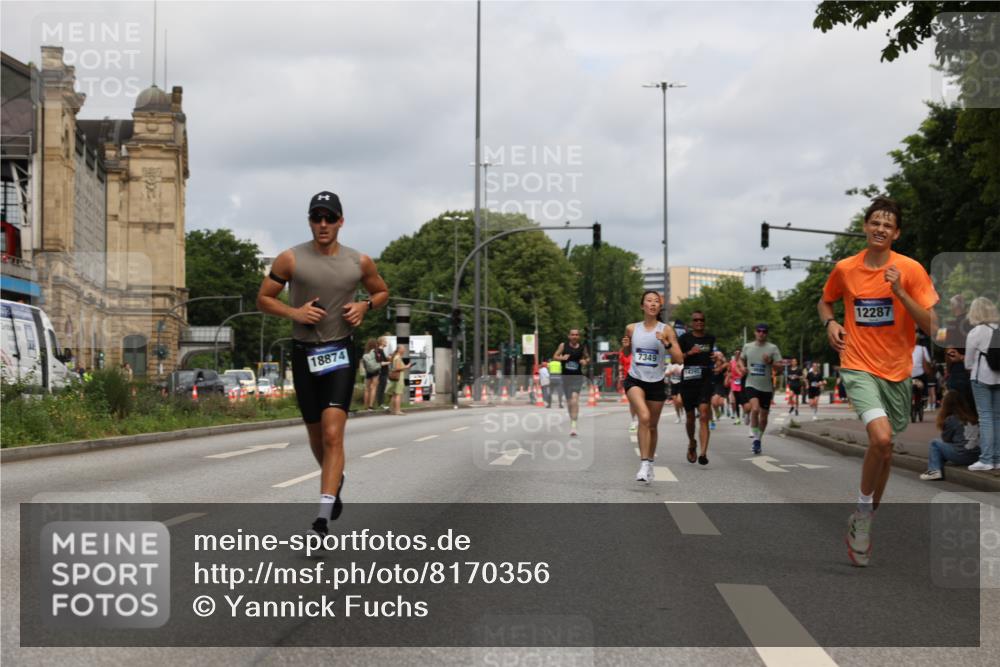 29.06.2025 - hella hamburg halbmarathon Yannick Fuchs http://msf.ph/oto/8170356 29.06.2025 10:24:24 20KM 2021, 2075, 2180, 3043, 6781, 7231, 7349, 8975, 9137, 10156, 10171, 10790, 12287, 12337, 13374, 13838, 14164, 14395, 15880, 16118, 16157, 18699, 18737, 18874, 19142, 19194, 19203, 19204 meine-sportfotos.de