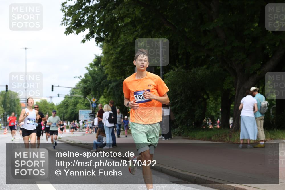 29.06.2025 - hella hamburg halbmarathon Yannick Fuchs http://msf.ph/oto/8170422 29.06.2025 10:24:25 20KM 2021, 2075, 2180, 3043, 6781, 7231, 7349, 8975, 9137, 10156, 10171, 10790, 12287, 12337, 13374, 13838, 14164, 14395, 15880, 16118, 16157, 18699, 18737, 18874, 19042, 19142, 19194, 19202, 19203, 19204 meine-sportfotos.de