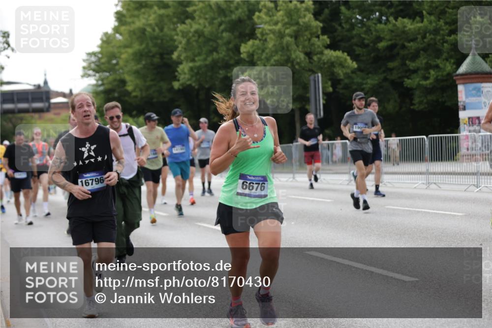29.06.2025 - hella hamburg halbmarathon Jannik Wohlers http://msf.ph/oto/8170430 29.06.2025 10:21:32 Lombardsbrücke 1158, 1191, 1250, 1294, 1958, 1963, 2172, 2315, 2353, 2529, 2744, 3606, 3768, 3995, 4046, 4289, 5641, 6475, 6676, 6805, 6881, 7075, 7162, 7672, 8431, 8715, 8860, 8959, 9002, 9062, 9326, 9327, 9635, 9788, 9807, 10019, 10125, 10167, 10210, 10710, 10787, 11424, 11425, 12894, 13477, 13604, 14055, 14059, 14168, 14180, 15104, 15324, 15635, 16143, 16161, 16762, 16781, 16796, 17416, 17696, 17903, 17932, 17944, 18439, 19008, 19099 meine-sportfotos.de