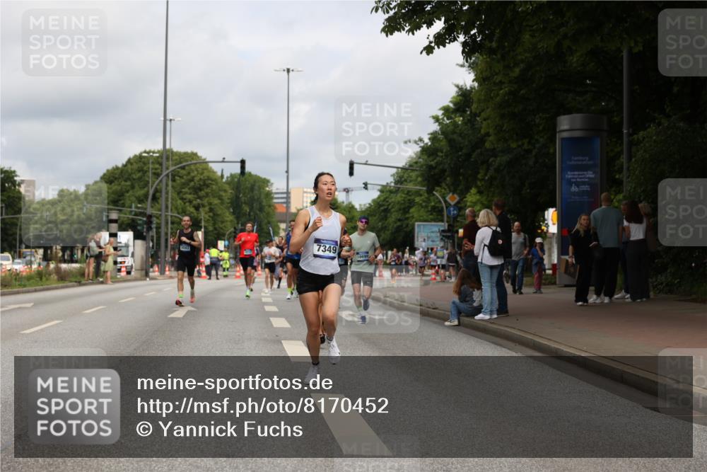 29.06.2025 - hella hamburg halbmarathon Yannick Fuchs http://msf.ph/oto/8170452 29.06.2025 10:24:25 20KM 2021, 2075, 2180, 3043, 6781, 7231, 7349, 8975, 9137, 10156, 10171, 10790, 12287, 12337, 13374, 13838, 14164, 14395, 15880, 16118, 16157, 18699, 18737, 18874, 19042, 19142, 19194, 19202, 19203, 19204 meine-sportfotos.de