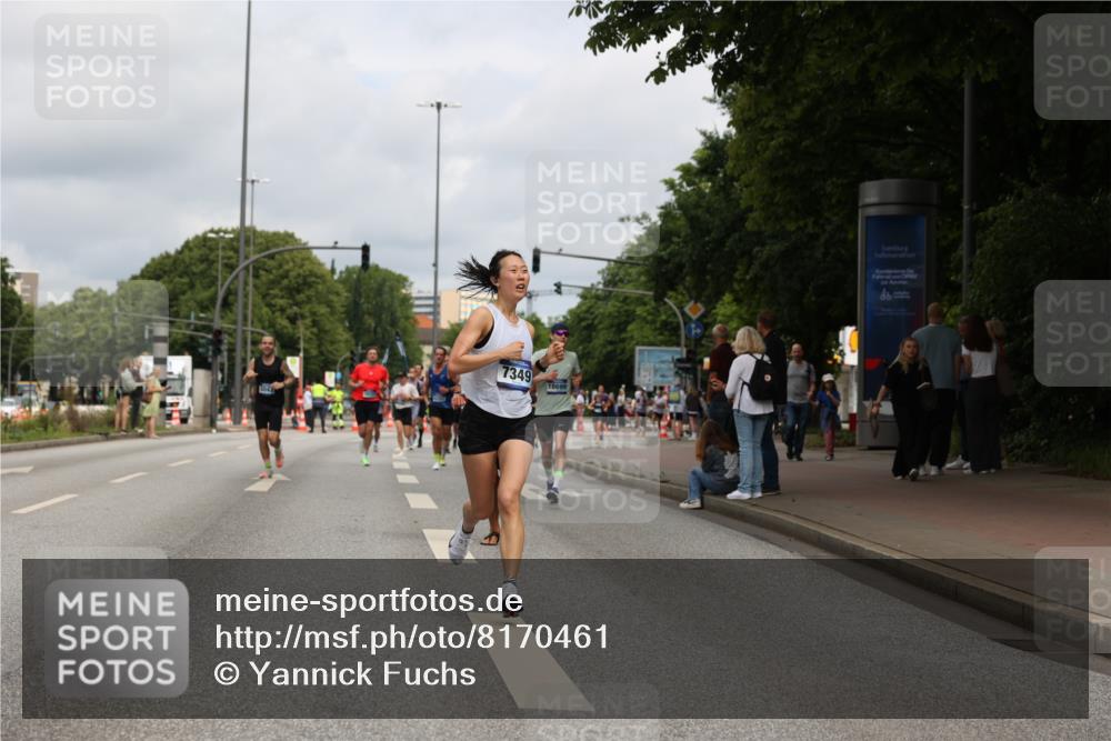 29.06.2025 - hella hamburg halbmarathon Yannick Fuchs http://msf.ph/oto/8170461 29.06.2025 10:24:25 20KM 2021, 2075, 2180, 3043, 6781, 7231, 7349, 8975, 9137, 10156, 10171, 10790, 12287, 12337, 13374, 13838, 14164, 14395, 15880, 16118, 16157, 18699, 18737, 18874, 19042, 19142, 19194, 19202, 19203, 19204 meine-sportfotos.de