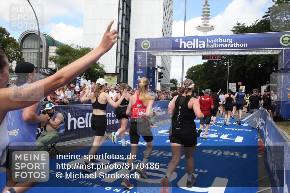 29.06.2025 - hella hamburg halbmarathon Michael Strokosch http://msf.ph/oto/8170486 29.06.2025 11:42:47 Ziel 1451, 2754, 2755, 4410, 5085, 5089, 5155, 5263, 6632, 7117, 7174, 8408, 8549, 8581, 9591, 10953, 12099, 13200, 13505, 13679, 13860, 14938, 15299, 15805, 16228, 16647, 16876 meine-sportfotos.de