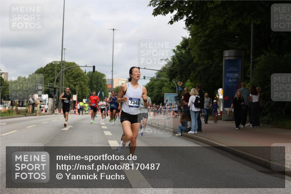29.06.2025 - hella hamburg halbmarathon Yannick Fuchs http://msf.ph/oto/8170487 29.06.2025 10:24:26 20KM 2021, 2075, 2180, 3043, 6781, 7231, 7349, 8975, 9137, 10156, 10171, 10790, 12287, 12337, 13374, 13838, 14164, 14395, 15880, 16118, 16157, 18699, 18737, 18874, 19042, 19142, 19194, 19202, 19203, 19204 meine-sportfotos.de