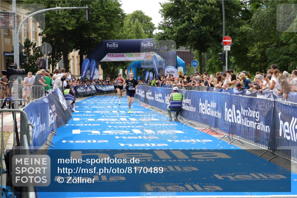 29.06.2025 - hella hamburg halbmarathon Zöllner http://msf.ph/oto/8170489 29.06.2025 10:22:03 Ziel 13751, 16068, 17886 meine-sportfotos.de