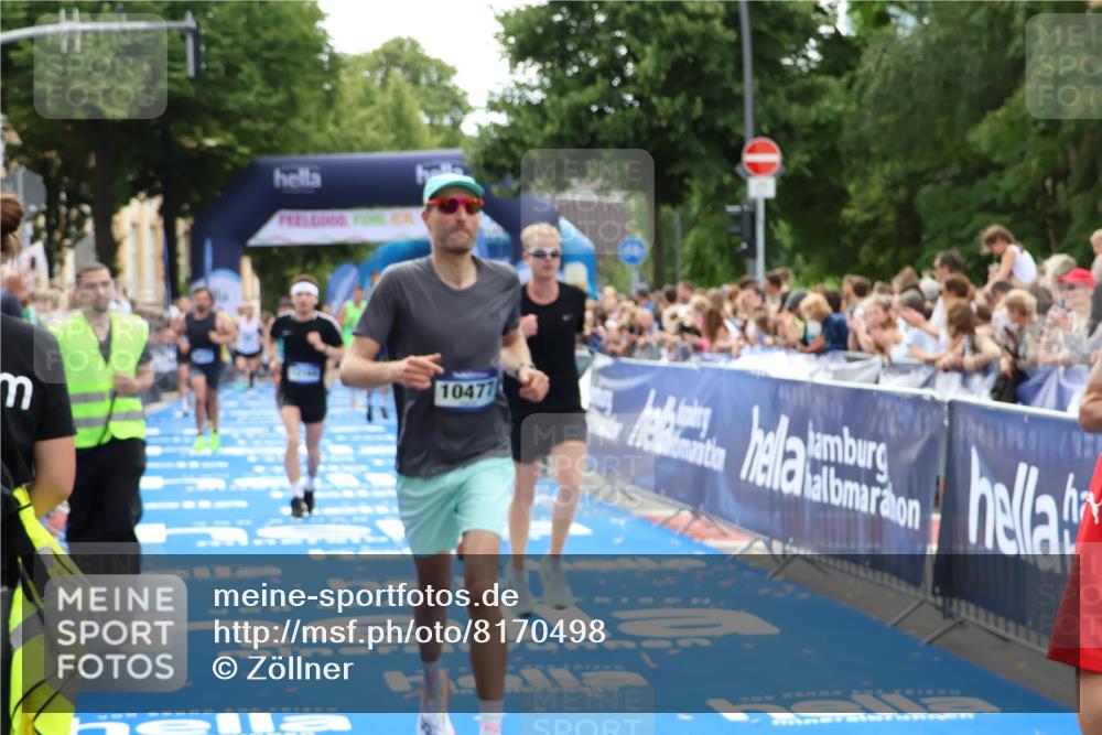 29.06.2025 - hella hamburg halbmarathon Zöllner http://msf.ph/oto/8170498 29.06.2025 10:36:10 Ziel 2399, 6032, 6990, 9313, 10477, 12168, 12447, 12488, 13419, 14875, 17078, 17217, 17691, 18156, 18600 meine-sportfotos.de
