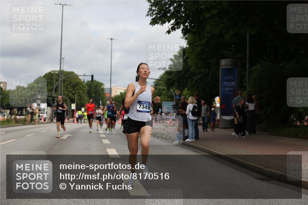 29.06.2025 - hella hamburg halbmarathon Yannick Fuchs http://msf.ph/oto/8170516 29.06.2025 10:24:26 20KM 2021, 2075, 2180, 3043, 6781, 7231, 7349, 8975, 9137, 10156, 10171, 10790, 12287, 12337, 13374, 13838, 14164, 14395, 15880, 16118, 16157, 18699, 18737, 18874, 19042, 19142, 19194, 19202, 19203, 19204 meine-sportfotos.de