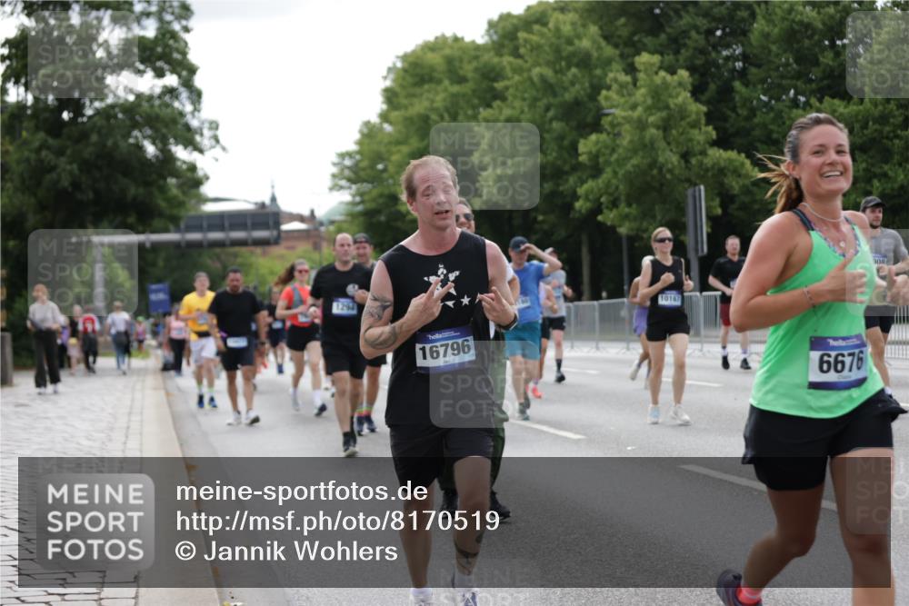 29.06.2025 - hella hamburg halbmarathon Jannik Wohlers http://msf.ph/oto/8170519 29.06.2025 10:21:32 Lombardsbrücke 1158, 1191, 1250, 1294, 1958, 1963, 2172, 2315, 2353, 2529, 2744, 3606, 3768, 3995, 4046, 4289, 5641, 6475, 6676, 6805, 6881, 7075, 7162, 7672, 8431, 8715, 8860, 8959, 9002, 9062, 9326, 9327, 9635, 9788, 9807, 10019, 10125, 10167, 10210, 10710, 10787, 11424, 11425, 12894, 13477, 13604, 14055, 14059, 14168, 14180, 15104, 15324, 15635, 16143, 16161, 16762, 16781, 16796, 17416, 17696, 17903, 17932, 17944, 18439, 19008, 19099 meine-sportfotos.de