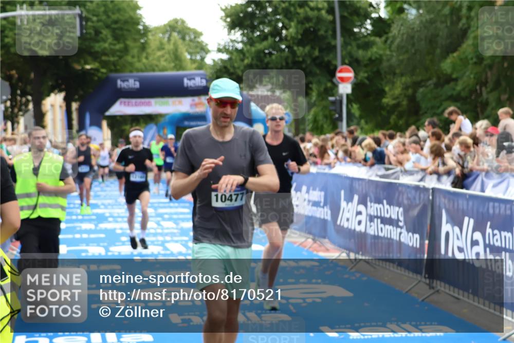 29.06.2025 - hella hamburg halbmarathon Zöllner http://msf.ph/oto/8170521 29.06.2025 10:36:11 Ziel 2774, 6032, 6990, 10477, 12168, 12447, 12488, 13419, 14875, 17078, 17217, 17691, 18600 meine-sportfotos.de