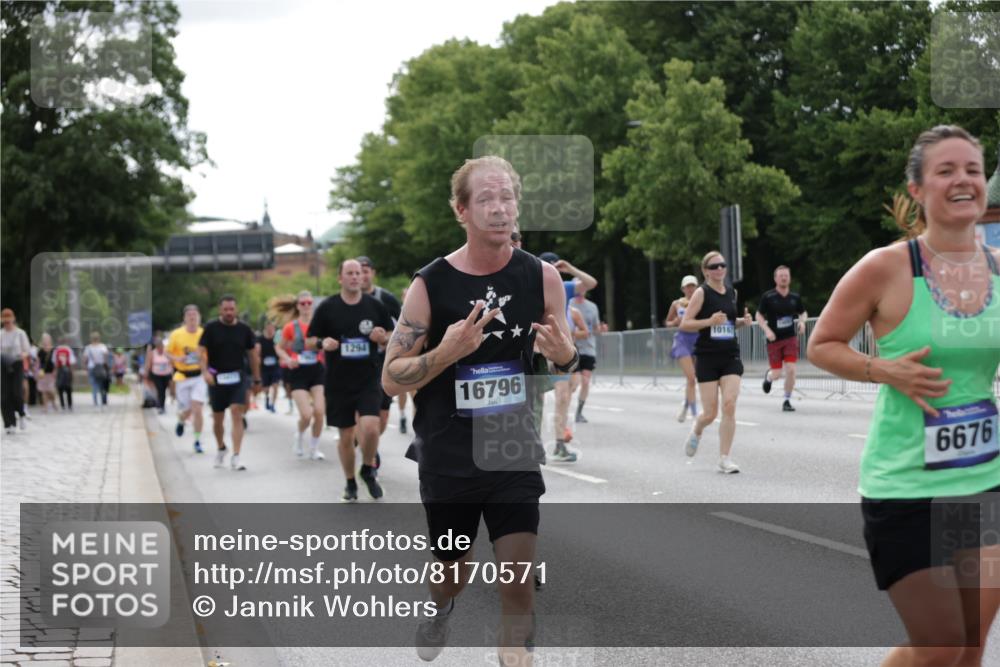 29.06.2025 - hella hamburg halbmarathon Jannik Wohlers http://msf.ph/oto/8170571 29.06.2025 10:21:33 Lombardsbrücke 1158, 1191, 1250, 1294, 1958, 1963, 2172, 2315, 2353, 2529, 2744, 3606, 3768, 3995, 4046, 4289, 5641, 6475, 6676, 6805, 6881, 7075, 7162, 7672, 8431, 8715, 8860, 8959, 9002, 9062, 9326, 9327, 9635, 9788, 9807, 10019, 10125, 10167, 10210, 10710, 10787, 11424, 11425, 12894, 13477, 14055, 14059, 14168, 14180, 15104, 15324, 15635, 16143, 16154, 16161, 16762, 16781, 16796, 16920, 17416, 17696, 17944, 18439, 19008, 19099 meine-sportfotos.de