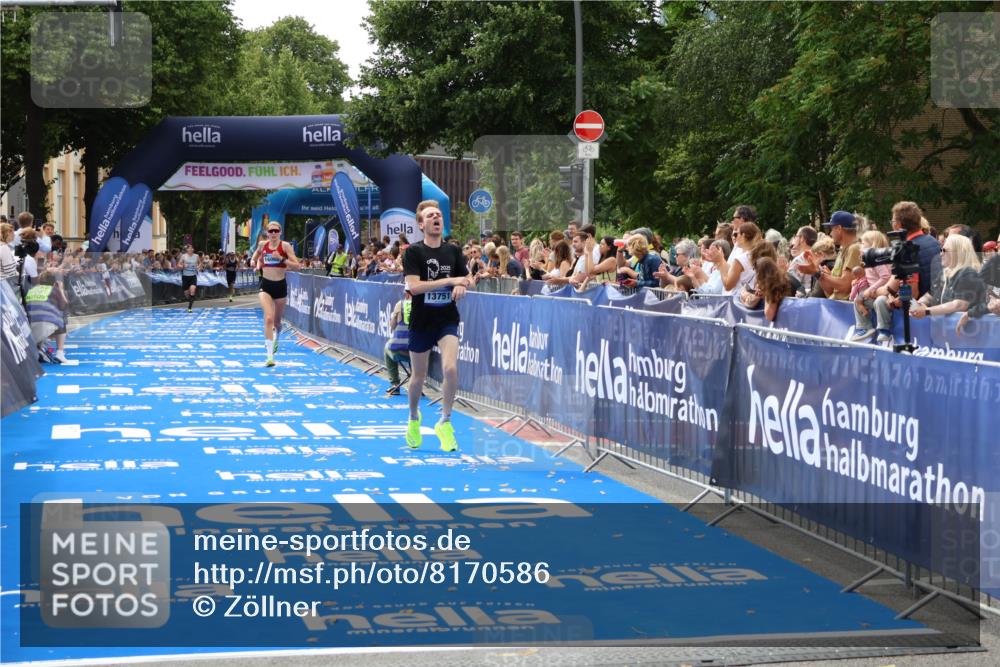 29.06.2025 - hella hamburg halbmarathon Zöllner http://msf.ph/oto/8170586 29.06.2025 10:22:05 Ziel 13751, 16068, 17886 meine-sportfotos.de