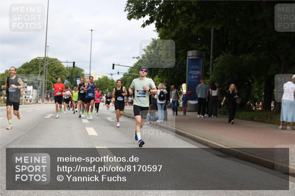 29.06.2025 - hella hamburg halbmarathon Yannick Fuchs http://msf.ph/oto/8170597 29.06.2025 10:24:28 20KM 2021, 2075, 2180, 3043, 6781, 7231, 7349, 9137, 9571, 10156, 10171, 10790, 12287, 12337, 13374, 13838, 14164, 14395, 15880, 16118, 16157, 16736, 18699, 18737, 18874, 19042, 19194, 19202, 19203, 19204 meine-sportfotos.de