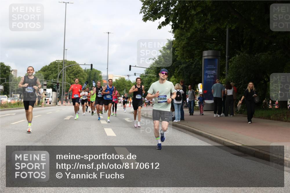 29.06.2025 - hella hamburg halbmarathon Yannick Fuchs http://msf.ph/oto/8170612 29.06.2025 10:24:28 20KM 2021, 2075, 2180, 3043, 6781, 7231, 7349, 9137, 9571, 10156, 10171, 10790, 12287, 12337, 13374, 13838, 14164, 14395, 15880, 16118, 16157, 16736, 18699, 18737, 18874, 19042, 19194, 19202, 19203, 19204 meine-sportfotos.de