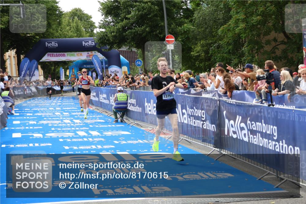 29.06.2025 - hella hamburg halbmarathon Zöllner http://msf.ph/oto/8170615 29.06.2025 10:22:06 Ziel 13751, 16068, 17886 meine-sportfotos.de