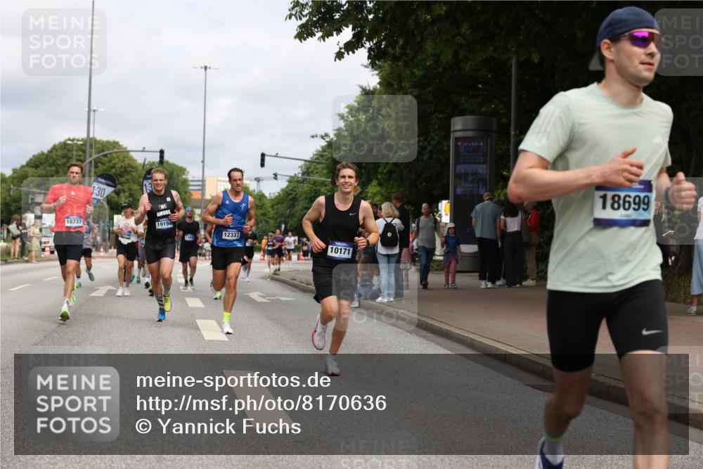 29.06.2025 - hella hamburg halbmarathon Yannick Fuchs http://msf.ph/oto/8170636 29.06.2025 10:24:30 20KM 2021, 2180, 3043, 6781, 7231, 7349, 9137, 9571, 10156, 10171, 10790, 12287, 12337, 13374, 13838, 14164, 14395, 15880, 16118, 16157, 16736, 18699, 18737, 18874, 19042, 19194, 19202, 19203, 19204 meine-sportfotos.de