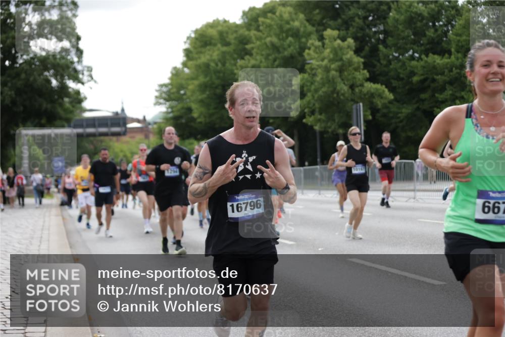 29.06.2025 - hella hamburg halbmarathon Jannik Wohlers http://msf.ph/oto/8170637 29.06.2025 10:21:33 Lombardsbrücke 1158, 1191, 1250, 1294, 1958, 1963, 2172, 2315, 2353, 2529, 2744, 3606, 3768, 3995, 4046, 4289, 5641, 6475, 6676, 6805, 6881, 7075, 7162, 7672, 8431, 8715, 8860, 8959, 9002, 9062, 9326, 9327, 9635, 9788, 9807, 10019, 10125, 10167, 10210, 10710, 10787, 11424, 11425, 12894, 13477, 14055, 14059, 14168, 14180, 15104, 15324, 15635, 16143, 16154, 16161, 16762, 16781, 16796, 16920, 17416, 17696, 17944, 18439, 19008, 19099 meine-sportfotos.de