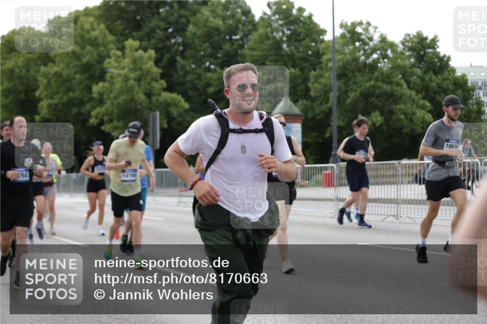 29.06.2025 - hella hamburg halbmarathon Jannik Wohlers http://msf.ph/oto/8170663 29.06.2025 10:21:34 Lombardsbrücke 1003, 1158, 1191, 1250, 1294, 1958, 1963, 2172, 2315, 2353, 2529, 2744, 3606, 3768, 3995, 4046, 4289, 5641, 6676, 6805, 6881, 7075, 7162, 7672, 8431, 8860, 8959, 9002, 9062, 9326, 9327, 9635, 9788, 9807, 10019, 10125, 10167, 10210, 10710, 10787, 11424, 11425, 12894, 13477, 14053, 14055, 14059, 14168, 14180, 15104, 15324, 15635, 16143, 16154, 16161, 16762, 16781, 16796, 16920, 17416, 17696, 17944, 18172, 18439, 18661, 19008, 19099 meine-sportfotos.de