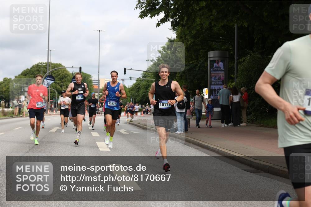 29.06.2025 - hella hamburg halbmarathon Yannick Fuchs http://msf.ph/oto/8170667 29.06.2025 10:24:30 20KM 2021, 2180, 3043, 6781, 7231, 7349, 9137, 9571, 10156, 10171, 10790, 12287, 12337, 13374, 13838, 14164, 14395, 15880, 16118, 16157, 16736, 18699, 18737, 18874, 19042, 19194, 19202, 19203, 19204 meine-sportfotos.de