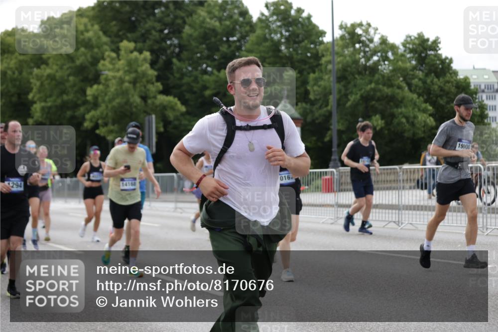 29.06.2025 - hella hamburg halbmarathon Jannik Wohlers http://msf.ph/oto/8170676 29.06.2025 10:21:34 Lombardsbrücke 1003, 1158, 1191, 1250, 1294, 1958, 1963, 2172, 2315, 2353, 2529, 2744, 3606, 3768, 3995, 4046, 4289, 5641, 6676, 6805, 6881, 7075, 7162, 7672, 8431, 8860, 8959, 9002, 9062, 9326, 9327, 9635, 9788, 9807, 10019, 10125, 10167, 10210, 10710, 10787, 11424, 11425, 12894, 13477, 14053, 14055, 14059, 14168, 14180, 15104, 15324, 15635, 16143, 16154, 16161, 16762, 16781, 16796, 16920, 17416, 17696, 17944, 18172, 18439, 18661, 19008, 19099 meine-sportfotos.de