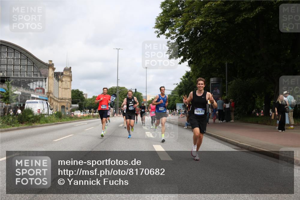 29.06.2025 - hella hamburg halbmarathon Yannick Fuchs http://msf.ph/oto/8170682 29.06.2025 10:24:30 20KM 2021, 2180, 3043, 6781, 7231, 7349, 9137, 9571, 10156, 10171, 10790, 12287, 12337, 13374, 13838, 14164, 14395, 15880, 16118, 16157, 16736, 18699, 18737, 18874, 19042, 19194, 19202, 19203, 19204 meine-sportfotos.de