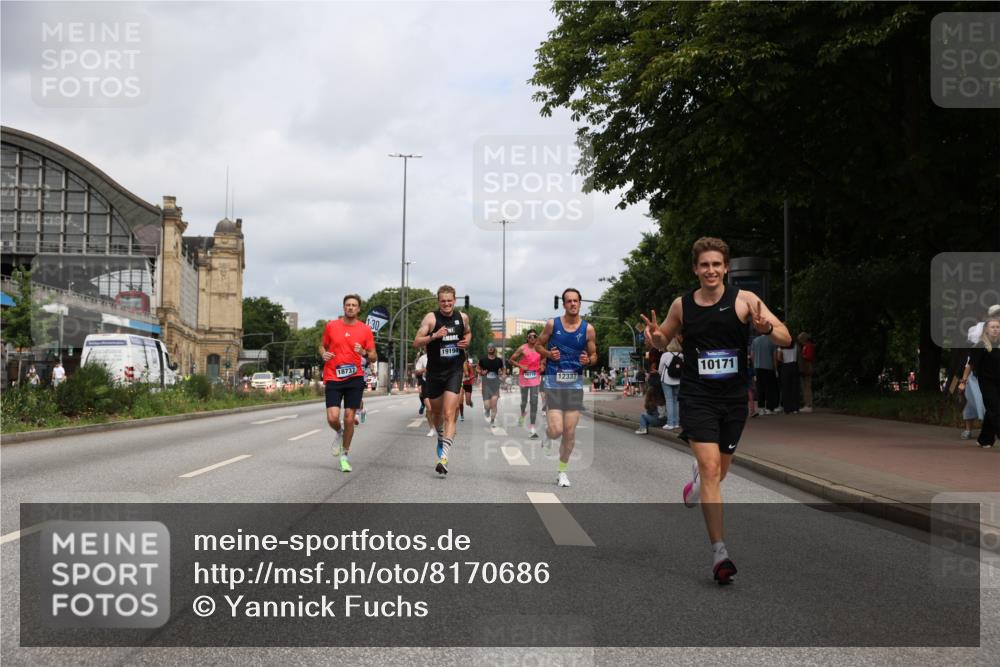 29.06.2025 - hella hamburg halbmarathon Yannick Fuchs http://msf.ph/oto/8170686 29.06.2025 10:24:31 20KM 2021, 2180, 3043, 6781, 7231, 7349, 9137, 9571, 10156, 10171, 10790, 12234, 12287, 12337, 13374, 13838, 14164, 14395, 15880, 16118, 16157, 16736, 17197, 18699, 18737, 18874, 19042, 19194, 19202, 19203, 19204 meine-sportfotos.de