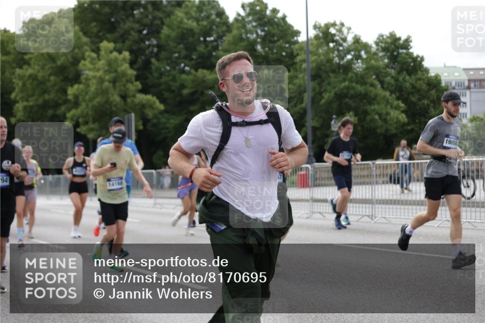 29.06.2025 - hella hamburg halbmarathon Jannik Wohlers http://msf.ph/oto/8170695 29.06.2025 10:21:34 Lombardsbrücke 1003, 1158, 1191, 1250, 1294, 1958, 1963, 2172, 2315, 2353, 2529, 2744, 3606, 3768, 3995, 4046, 4289, 5641, 6676, 6805, 6881, 7075, 7162, 7672, 8431, 8860, 8959, 9002, 9062, 9326, 9327, 9635, 9788, 9807, 10019, 10125, 10167, 10210, 10710, 10787, 11424, 11425, 12894, 13477, 14053, 14055, 14059, 14168, 14180, 15104, 15324, 15635, 16143, 16154, 16161, 16762, 16781, 16796, 16920, 17416, 17696, 17944, 18172, 18439, 18661, 19008, 19099 meine-sportfotos.de