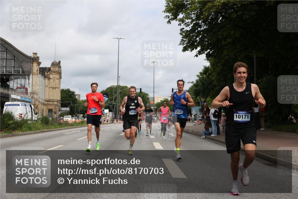 29.06.2025 - hella hamburg halbmarathon Yannick Fuchs http://msf.ph/oto/8170703 29.06.2025 10:24:31 20KM 2021, 2180, 3043, 6781, 7231, 7349, 9137, 9571, 10156, 10171, 10790, 12234, 12287, 12337, 13374, 13838, 14164, 14395, 15880, 16118, 16157, 16736, 17197, 18699, 18737, 18874, 19042, 19194, 19202, 19203, 19204 meine-sportfotos.de