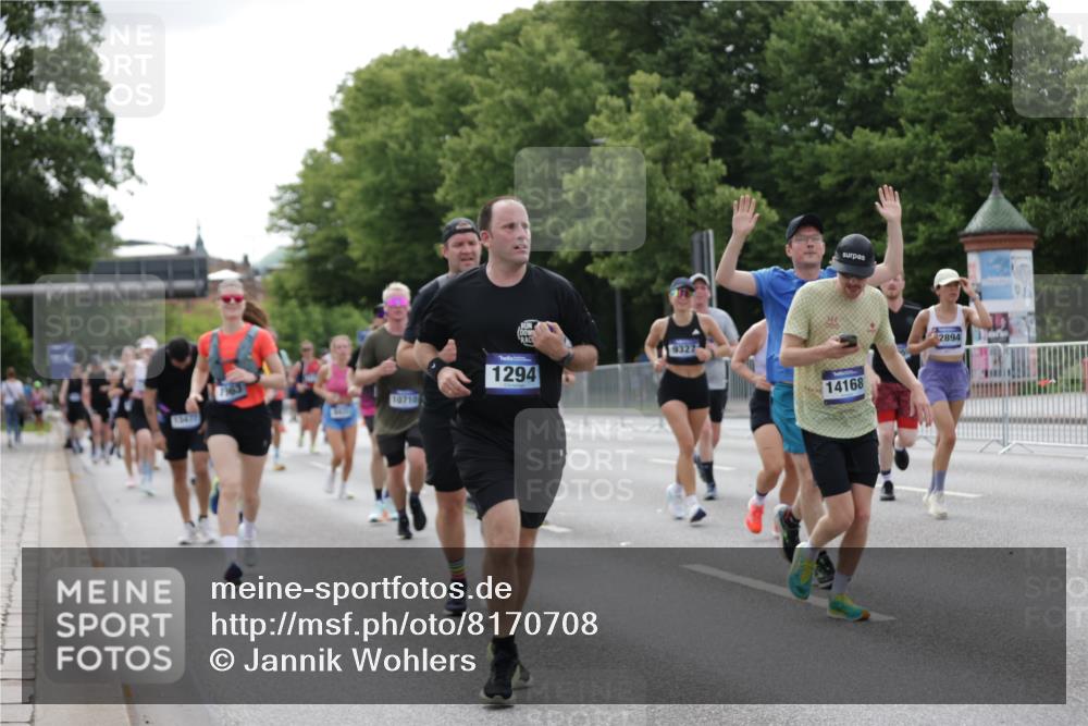 29.06.2025 - hella hamburg halbmarathon Jannik Wohlers http://msf.ph/oto/8170708 29.06.2025 10:21:35 Lombardsbrücke 1003, 1158, 1191, 1250, 1294, 1958, 1963, 2172, 2315, 2353, 2529, 2744, 3050, 3172, 3458, 3606, 3768, 3995, 4046, 4289, 5641, 6676, 6805, 6881, 7075, 7162, 7672, 8431, 8860, 8959, 9002, 9062, 9326, 9327, 9635, 9788, 9807, 10019, 10125, 10167, 10210, 10710, 10787, 11424, 11425, 12894, 13477, 14053, 14055, 14059, 14168, 14180, 15104, 15324, 15635, 15660, 16143, 16154, 16161, 16762, 16781, 16796, 16920, 17416, 17696, 17944, 18172, 18661, 19008, 19099 meine-sportfotos.de