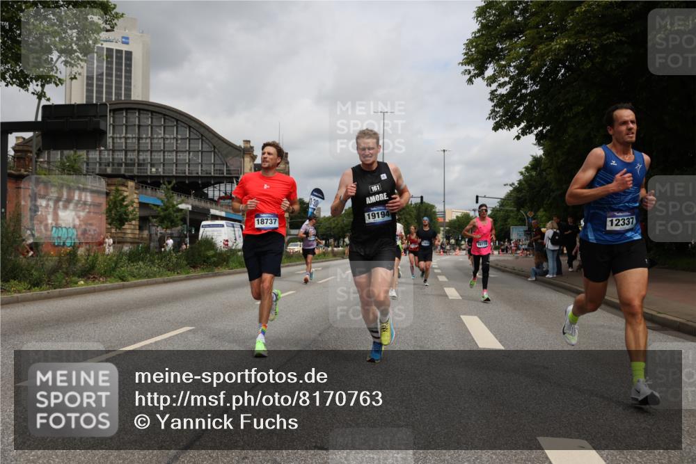 29.06.2025 - hella hamburg halbmarathon Yannick Fuchs http://msf.ph/oto/8170763 29.06.2025 10:24:32 20KM 2021, 2180, 3043, 6781, 7231, 7349, 9137, 9571, 10156, 10171, 10790, 12234, 12287, 12337, 13374, 13838, 14164, 14395, 15880, 16118, 16157, 16736, 17197, 18699, 18737, 18874, 19042, 19194, 19202, 19203, 19204 meine-sportfotos.de