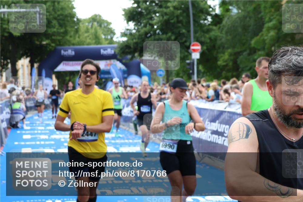 29.06.2025 - hella hamburg halbmarathon Zöllner http://msf.ph/oto/8170766 29.06.2025 10:36:17 Ziel 2774, 6829, 6990, 6993, 12447, 13991, 14601, 15115, 15348, 17078, 17329, 17691, 18600 meine-sportfotos.de