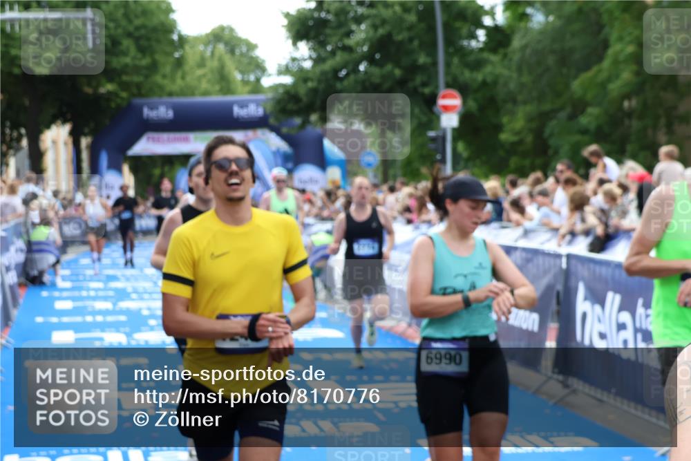 29.06.2025 - hella hamburg halbmarathon Zöllner http://msf.ph/oto/8170776 29.06.2025 10:36:18 Ziel 2774, 6829, 6990, 6993, 12447, 13991, 14601, 15115, 15348, 16158, 17078, 17329, 17691 meine-sportfotos.de