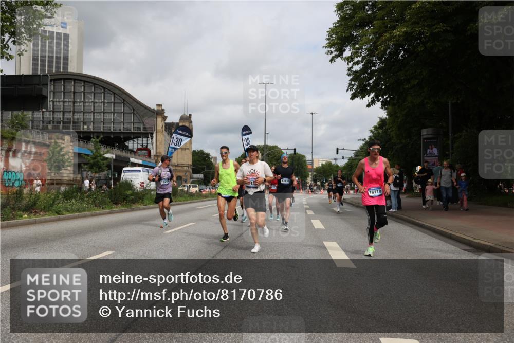 29.06.2025 - hella hamburg halbmarathon Yannick Fuchs http://msf.ph/oto/8170786 29.06.2025 10:24:33 20KM 2021, 2180, 3043, 6781, 7231, 7349, 9137, 9571, 10156, 10171, 10790, 12234, 12287, 12337, 13374, 13838, 14164, 14395, 15880, 16118, 16157, 16736, 16818, 17197, 18699, 18737, 18874, 19042, 19194, 19202, 19203, 19204 meine-sportfotos.de