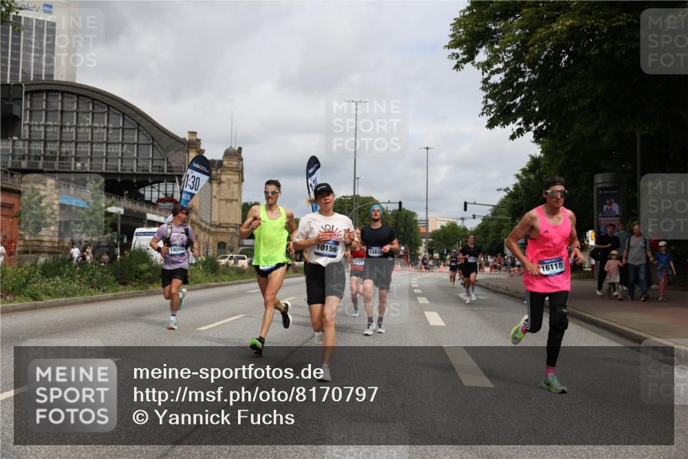 29.06.2025 - hella hamburg halbmarathon Yannick Fuchs http://msf.ph/oto/8170797 29.06.2025 10:24:33 20KM 2021, 2180, 3043, 6781, 7231, 7349, 9137, 9571, 10156, 10171, 10790, 12234, 12287, 12337, 13374, 13838, 14164, 14395, 15880, 16118, 16157, 16736, 16818, 17197, 18699, 18737, 18874, 19042, 19194, 19202, 19203, 19204 meine-sportfotos.de