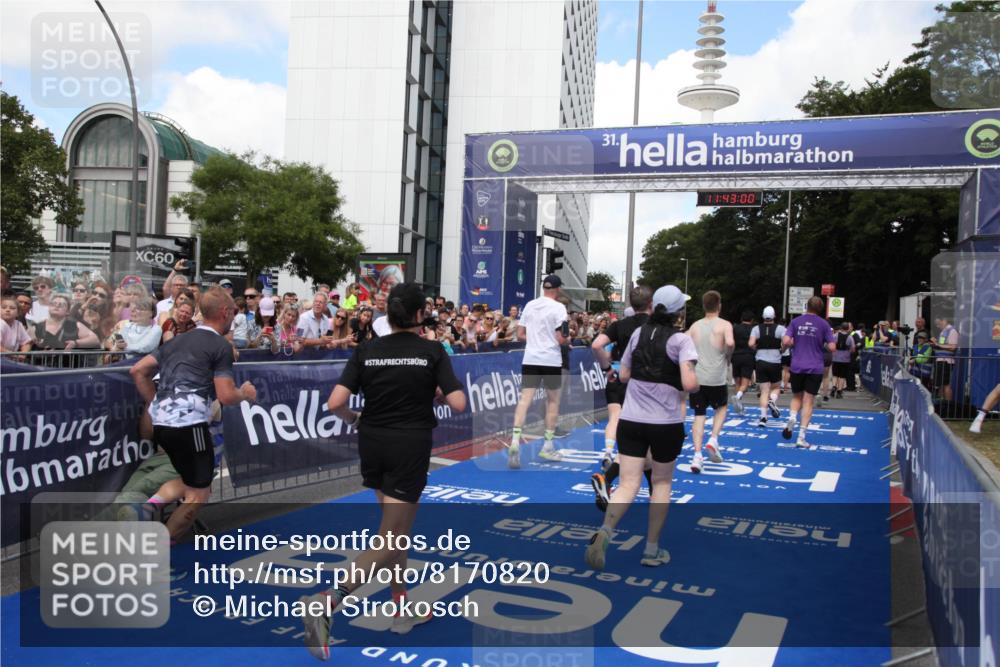 29.06.2025 - hella hamburg halbmarathon Michael Strokosch http://msf.ph/oto/8170820 29.06.2025 11:42:58 Ziel 1253, 1705, 2524, 2888, 4259, 5703, 5713, 6098, 7661, 8443, 9495, 10104, 10835, 11980, 12072, 12722, 13783, 15685, 16061, 16352, 18054, 18656 meine-sportfotos.de