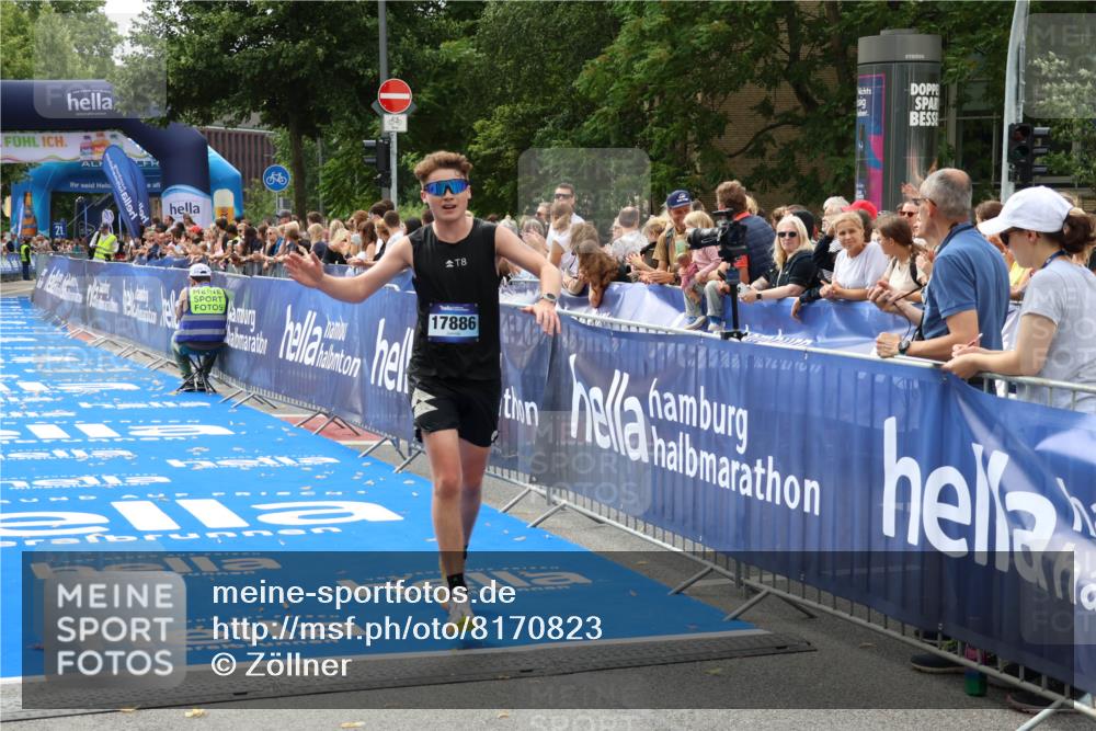 29.06.2025 - hella hamburg halbmarathon Zöllner http://msf.ph/oto/8170823 29.06.2025 10:22:11 Ziel 17886, 18693 meine-sportfotos.de