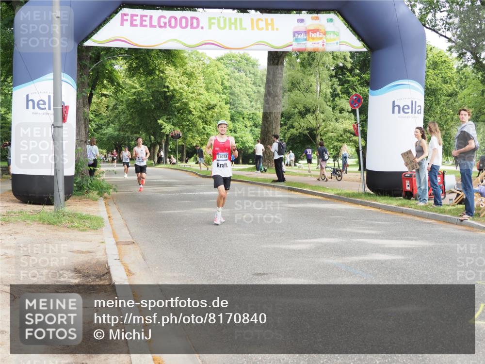 29.06.2025 - hella hamburg halbmarathon MichiJ http://msf.ph/oto/8170840 29.06.2025 10:15:09 Zwischen KM18-KM19 1241, 13872, 14113 meine-sportfotos.de