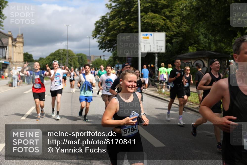 29.06.2025 - hella hamburg halbmarathon Yannick Fuchs http://msf.ph/oto/8170841 29.06.2025 10:41:11 20KM 1070, 1689, 1942, 2222, 2623, 3304, 5129, 5472, 5532, 6373, 6630, 7480, 7908, 8023, 9305, 9497, 9794, 10208, 10211, 11077, 11858, 12808, 13303, 13554, 13728, 14415, 14449, 14482, 14541, 14594, 15026, 15611, 15684, 15714, 15825, 16081, 16136, 16466, 16475, 17353, 17669, 17718, 17865 meine-sportfotos.de