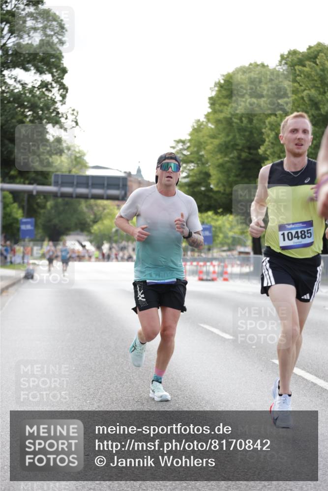 29.06.2025 - hella hamburg halbmarathon Jannik Wohlers http://msf.ph/oto/8170842 29.06.2025 09:41:39 Lombardsbrücke 1241, 2604, 2892, 6559, 7862, 10485, 11965, 13440, 13751, 14019, 14506, 16169, 17003, 17752, 18124, 18897 meine-sportfotos.de
