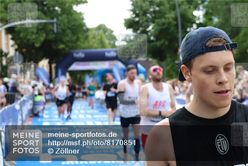 29.06.2025 - hella hamburg halbmarathon Zöllner http://msf.ph/oto/8170851 29.06.2025 10:36:20 Ziel 2774, 6829, 6993, 12051, 13991, 14601, 15115, 15348, 16158, 17192, 17329 meine-sportfotos.de