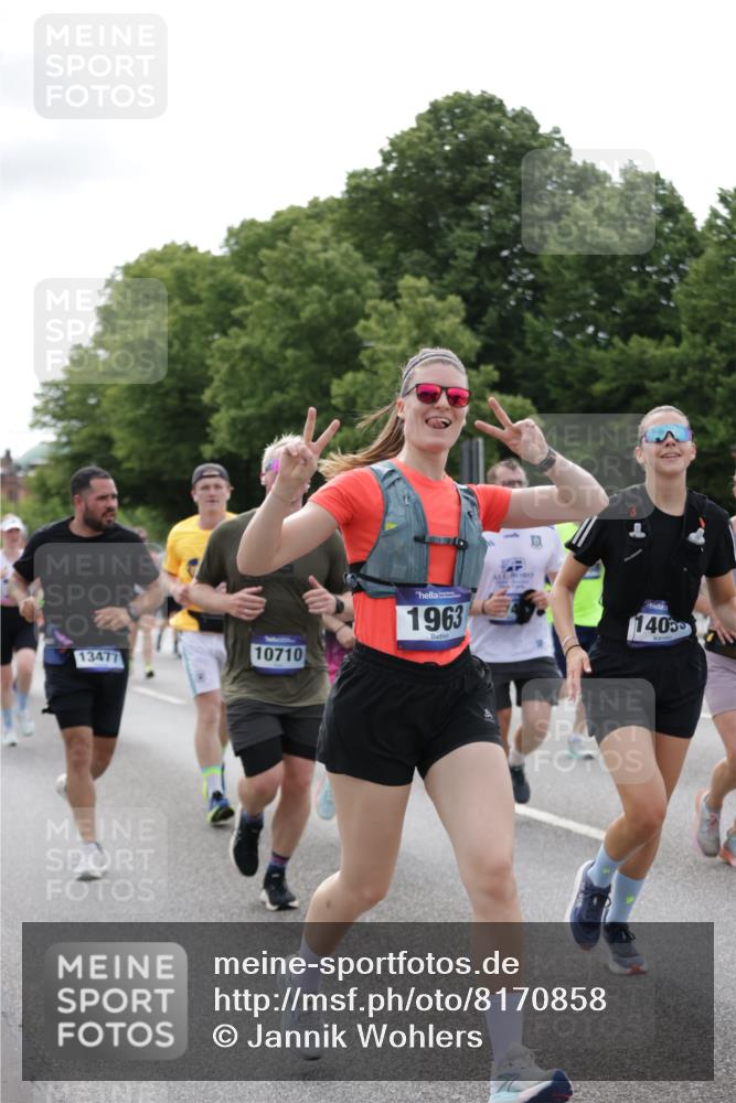29.06.2025 - hella hamburg halbmarathon Jannik Wohlers http://msf.ph/oto/8170858 29.06.2025 10:21:38 Lombardsbrücke 1003, 1191, 1250, 1294, 1958, 1963, 2009, 2063, 2514, 2744, 3050, 3172, 3458, 3606, 3768, 3995, 4046, 4366, 5641, 6676, 6881, 7162, 8431, 8860, 8954, 8959, 9002, 9062, 9326, 9327, 9788, 9807, 10088, 10125, 10167, 10210, 10710, 10787, 11424, 12894, 13477, 14053, 14055, 14059, 14168, 14180, 15104, 15129, 15324, 15635, 15660, 16143, 16154, 16161, 16762, 16781, 16796, 16920, 17416, 17696, 17944, 18172, 18661, 19008, 19099 meine-sportfotos.de