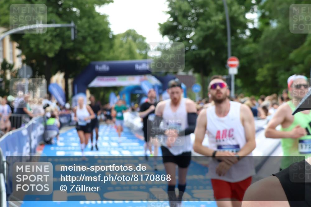 29.06.2025 - hella hamburg halbmarathon Zöllner http://msf.ph/oto/8170868 29.06.2025 10:36:20 Ziel 2774, 6829, 6993, 12051, 13991, 14601, 15115, 15348, 16158, 17192, 17329 meine-sportfotos.de