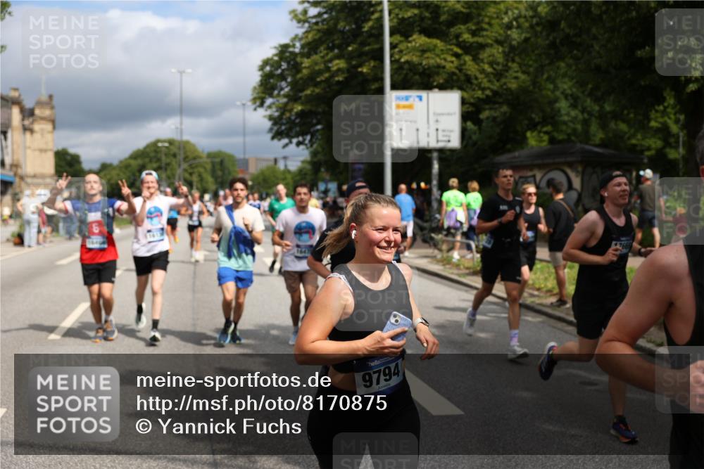 29.06.2025 - hella hamburg halbmarathon Yannick Fuchs http://msf.ph/oto/8170875 29.06.2025 10:41:11 20KM 1070, 1689, 1942, 2222, 2623, 3304, 5129, 5472, 5532, 6373, 6630, 7480, 7908, 8023, 9305, 9497, 9794, 10208, 10211, 11077, 11858, 12808, 13303, 13554, 13728, 14415, 14449, 14482, 14541, 14594, 15026, 15611, 15684, 15714, 15825, 16081, 16136, 16466, 16475, 17353, 17669, 17718, 17865 meine-sportfotos.de