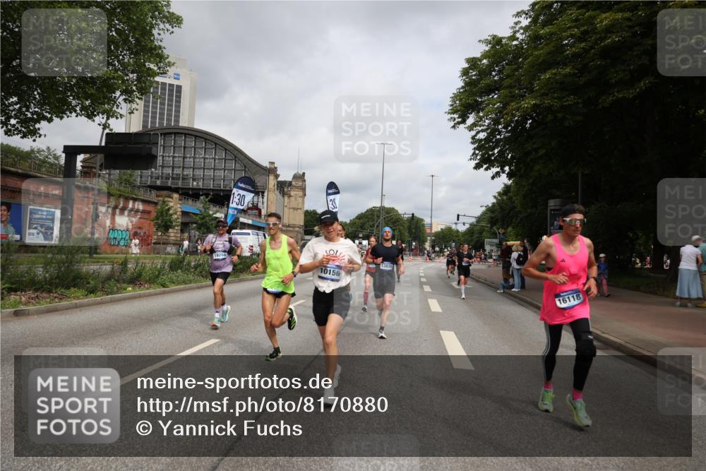 29.06.2025 - hella hamburg halbmarathon Yannick Fuchs http://msf.ph/oto/8170880 29.06.2025 10:24:34 20KM 2021, 2180, 3043, 6781, 7231, 7349, 9137, 9571, 10156, 10171, 10790, 12234, 12287, 12337, 13374, 13838, 14164, 14395, 15880, 16118, 16736, 16818, 17197, 18699, 18737, 18874, 19042, 19194, 19202, 19203, 19204 meine-sportfotos.de