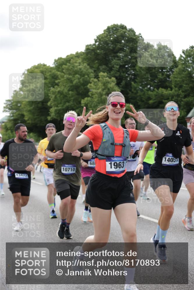 29.06.2025 - hella hamburg halbmarathon Jannik Wohlers http://msf.ph/oto/8170893 29.06.2025 10:21:38 Lombardsbrücke 1003, 1191, 1250, 1294, 1958, 1963, 2009, 2063, 2514, 2744, 3050, 3172, 3458, 3606, 3768, 3995, 4046, 4366, 5641, 6676, 6881, 7162, 8431, 8860, 8954, 8959, 9002, 9062, 9326, 9327, 9788, 9807, 10088, 10125, 10167, 10210, 10710, 10787, 11424, 12894, 13477, 14053, 14055, 14059, 14168, 14180, 15104, 15129, 15324, 15635, 15660, 16143, 16154, 16161, 16762, 16781, 16796, 16920, 17416, 17696, 17944, 18172, 18661, 19008, 19099 meine-sportfotos.de