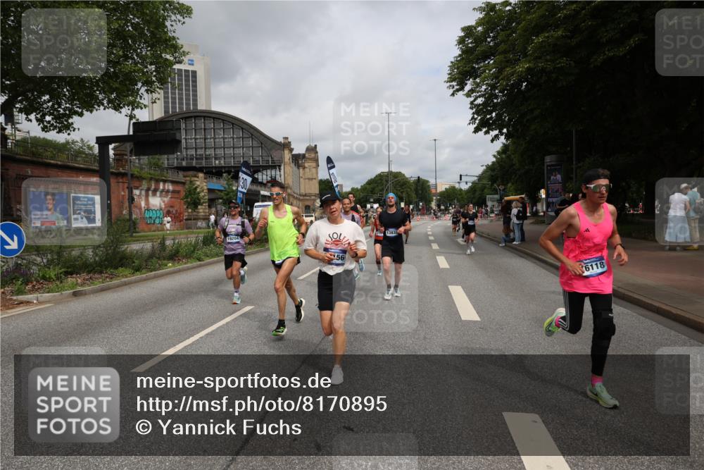 29.06.2025 - hella hamburg halbmarathon Yannick Fuchs http://msf.ph/oto/8170895 29.06.2025 10:24:34 20KM 2021, 2180, 3043, 6781, 7231, 7349, 9137, 9571, 10156, 10171, 10790, 12234, 12287, 12337, 13374, 13838, 14164, 14395, 15880, 16118, 16736, 16818, 17197, 18699, 18737, 18874, 19042, 19194, 19202, 19203, 19204 meine-sportfotos.de